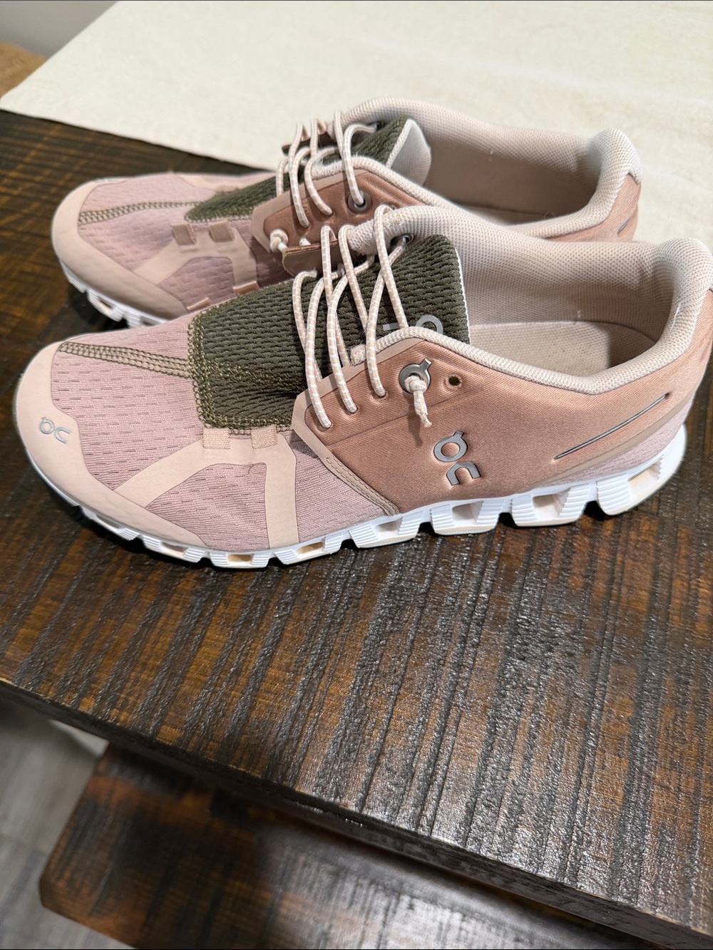 On cloud tennis shoes